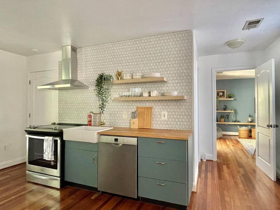 Brand New, Cozy, Modern, One-Bedroom Apartment Falls Church Bagian luar foto