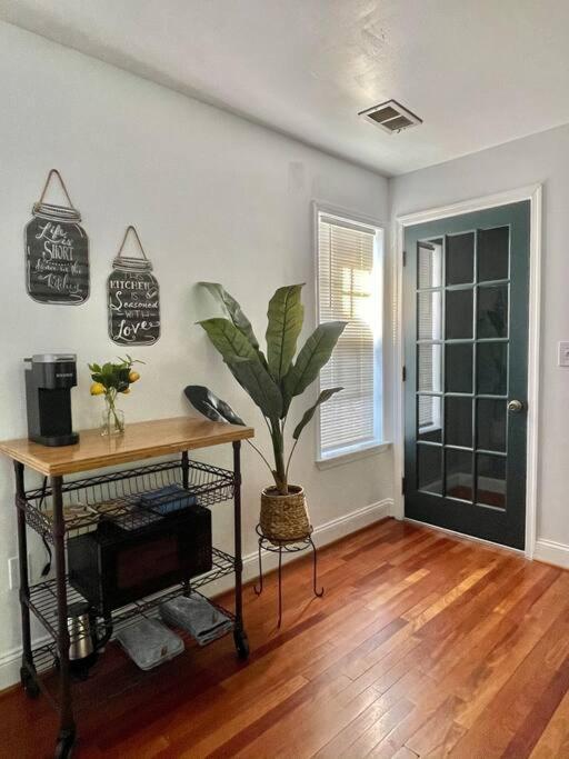 Brand New, Cozy, Modern, One-Bedroom Apartment Falls Church Bagian luar foto